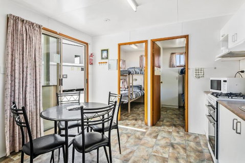 Rocks Retreat Cabin Seal - Northern Rivers Accommodation 5