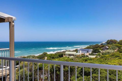 Wake Up To Ocean Views In Stylish Comfort - Northern Rivers Accommodation 0