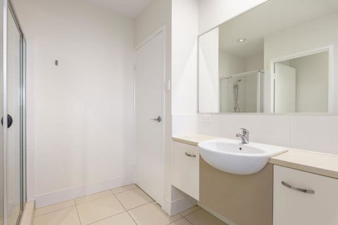 Unit 3 Rainbow Surf Modern Double Storey Townhouse With Large Shared Pool Close To Beach & Shop - Northern Rivers Accommodation 6