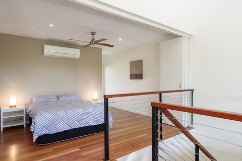 Unit 2 Rainbow Surf Modern Double Storey Townhouse With Large Shared Pool Close To Beach & Shops - Northern Rivers Accommodation 5