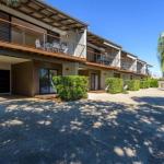 Unit 2 Rainbow Surf Modern Double Storey Townhouse With Large Shared Pool Close To Beach & Shops - Northern Rivers Accommodation 0