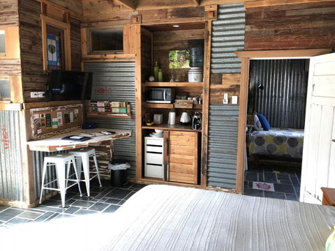 Bed In A Shed Vineyard Stay - Northern Rivers Accommodation 4