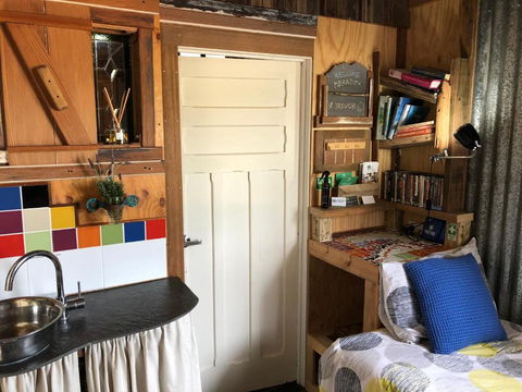 Bed In A Shed Vineyard Stay - Northern Rivers Accommodation 5