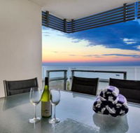 Oceana Darwin Central Oceanfront 3 bedroom 2 Lounge Room Pool Gym Tennis Court Sleeps 9 - Northern Rivers Accommodation