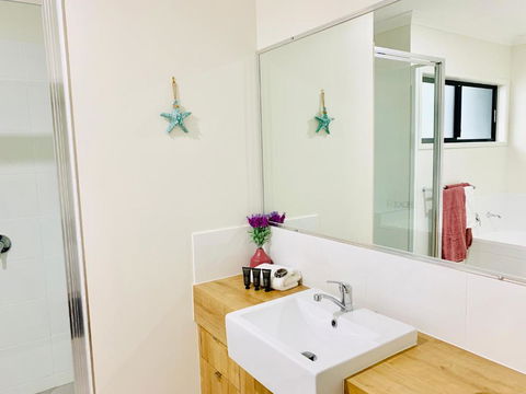AIRLIE BEACH Delight. Hop Skip Jump To Everything - Northern Rivers Accommodation 2