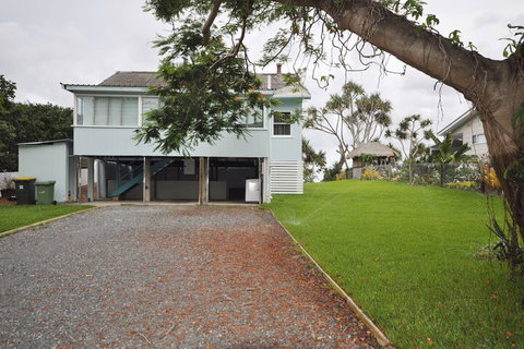 Golden Sands At Beachmere - Northern Rivers Accommodation 1