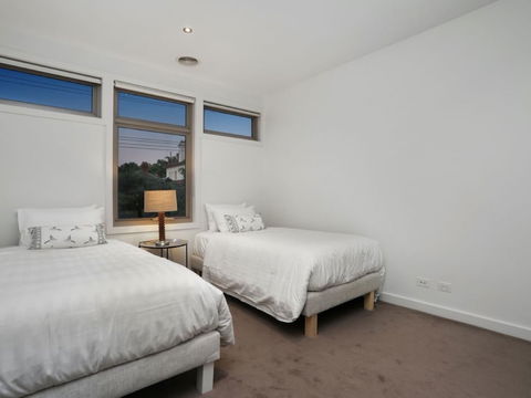 Kew Luxurious Townhouse - Northern Rivers Accommodation 3