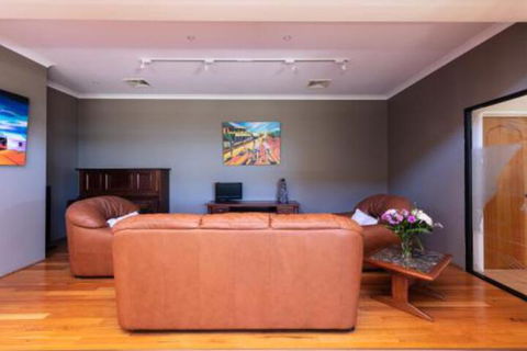 Maidstone Executive Residence - Northern Rivers Accommodation 5