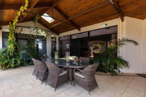 Maidstone Executive Residence - Northern Rivers Accommodation 0
