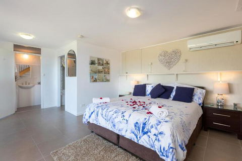 Absolute Oceanfront Cottage - Northern Rivers Accommodation 2