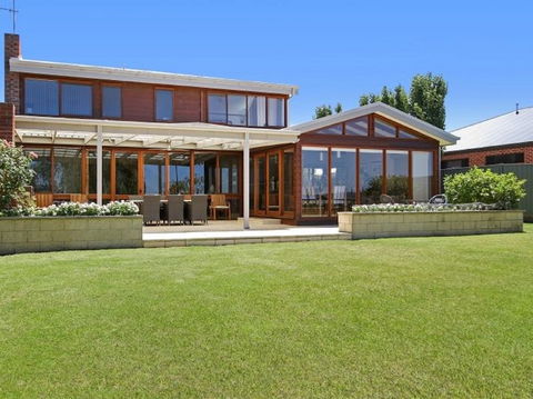 Lake House 61 Mulwala - Northern Rivers Accommodation 1