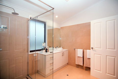 Lake House 61 Mulwala - Northern Rivers Accommodation 5