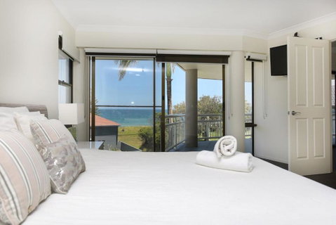 BEACHSIDE MANOR Walk To The Beach - Northern Rivers Accommodation 3