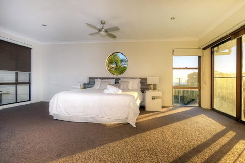BEACHSIDE MANOR Walk To The Beach - Northern Rivers Accommodation 6