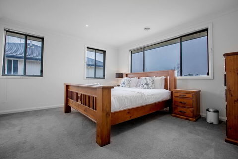 Superb Luxe 5BR House@point Cook Near Lake - Northern Rivers Accommodation 3