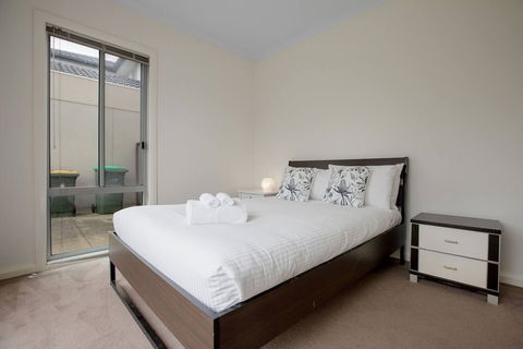Superb Luxe 5BR House@point Cook Near Lake - Northern Rivers Accommodation 4