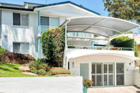 Arabella Stylish Seaside Sanctuary With Views - Northern Rivers Accommodation 0