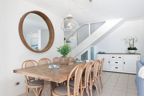 Arabella Stylish Seaside Sanctuary With Views - Northern Rivers Accommodation 3