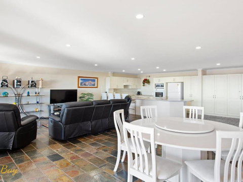Nelson Bay CBD Apartment No.41 Nelson Towers - Northern Rivers Accommodation 6