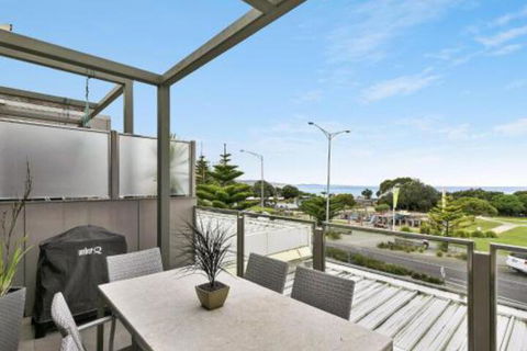 WATERFRONT TWO Position Perfect NEW LISTING 2019 - Northern Rivers Accommodation 3