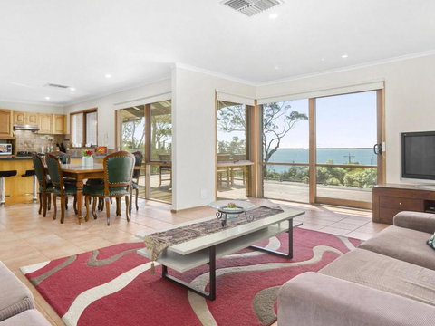 VIEWS At MCCRAE..... - Northern Rivers Accommodation 1