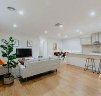 118 Refreshing 3BR Werribee Family House - Northern Rivers Accommodation