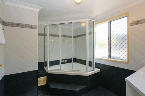 Champagne Apartment 1 - Northern Rivers Accommodation 5