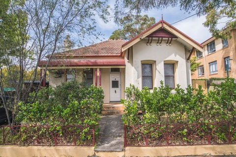 Beautiful Pre-loved Ashfield 4 Bedroom Home - Northern Rivers Accommodation 2