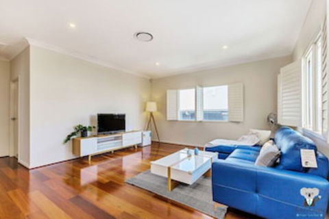 Rochedale Spacious Holiday 4 Bedrooms House Qro009 - Northern Rivers Accommodation 0