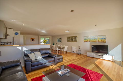 Seaview Apartment - Northern Rivers Accommodation 4