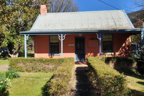Redruth 2 Bedroom Cottage Situated In Wandiligong - Northern Rivers Accommodation 0