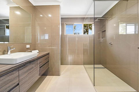 CANAL HOME NEAR MOOLOOLABA Kooringal - Northern Rivers Accommodation 4