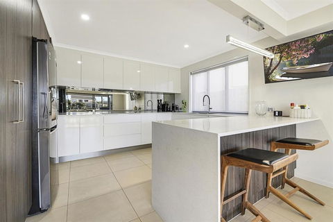 CANAL HOME NEAR MOOLOOLABA Kooringal - Northern Rivers Accommodation 1