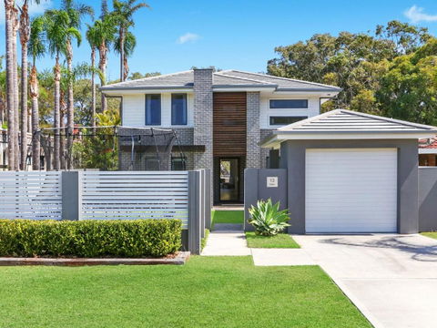 Lakeside Luxury 13 Lake Street - Northern Rivers Accommodation 6