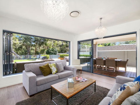 Lakeside Luxury 13 Lake Street - Northern Rivers Accommodation 2