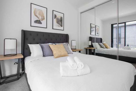 Taste Of Art! Stunning Townhouse Stayatmoonee Ponds - Northern Rivers Accommodation 7