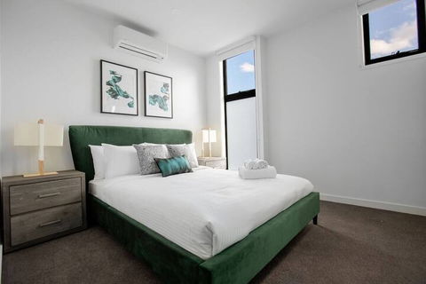 Taste Of Art! Stunning Townhouse Stayatmoonee Ponds - Northern Rivers Accommodation 6
