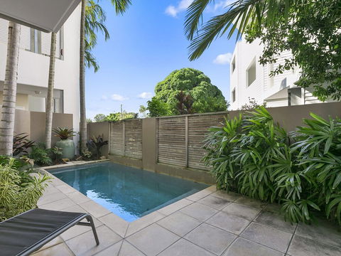 Stunning Riverfront Apartment In Noosaville Unit 2 Wai Cocos 215 Gympie Terrace - Northern Rivers Accommodation 0