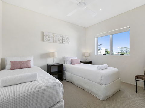 Stunning Riverfront Apartment In Noosaville Unit 2 Wai Cocos 215 Gympie Terrace - Northern Rivers Accommodation 4