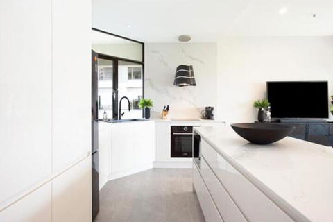 THE HYDEAWAY LUXE HYDE PARK CITY APARTMENT Hosted By LAbode Accommodation - Northern Rivers Accommodation 3