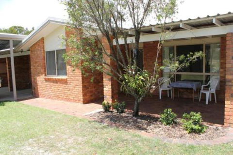 2 51 Carlo Road Rainbow Beach Pets Welcome Air Conditioning Walk To The Shops - Northern Rivers Accommodation 5
