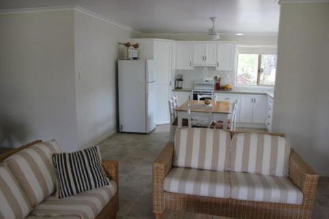 2 51 Carlo Road Rainbow Beach Pets Welcome Air Conditioning Walk To The Shops - Northern Rivers Accommodation 2