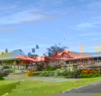 Magnificent Cotillion by Your Innkeeper - Northern Rivers Accommodation