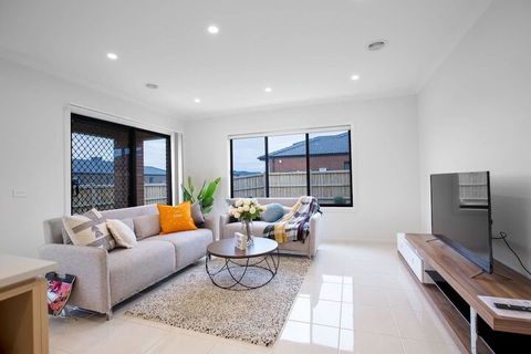 108spacious Point Cook Estate4br2btdoublegarage - Northern Rivers Accommodation 7