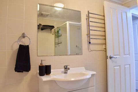 Quiet 1 Bedroom Flat In Concord - Northern Rivers Accommodation 5
