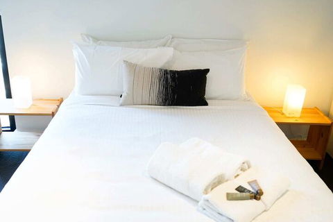 Modern 2BD W / City Views Pool Gym & Rooftop - Northern Rivers Accommodation 6
