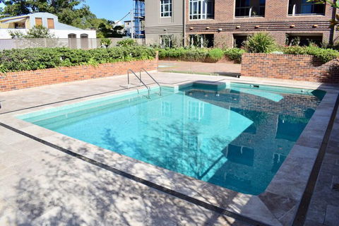 Cosy Newtown Studio Apartment With Swimming Pool - Northern Rivers Accommodation 1