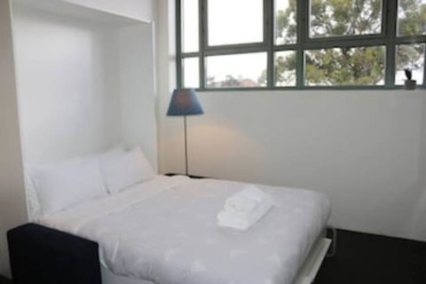 Cosy Newtown Studio Apartment With Swimming Pool - Northern Rivers Accommodation 6