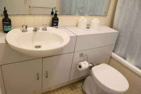 Cosy Newtown Studio Apartment With Swimming Pool - Northern Rivers Accommodation 5