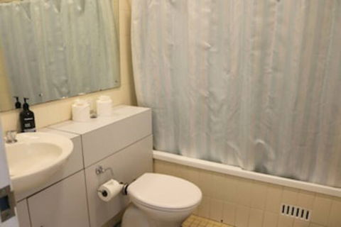 Cosy Newtown Studio Apartment With Swimming Pool - Northern Rivers Accommodation 4